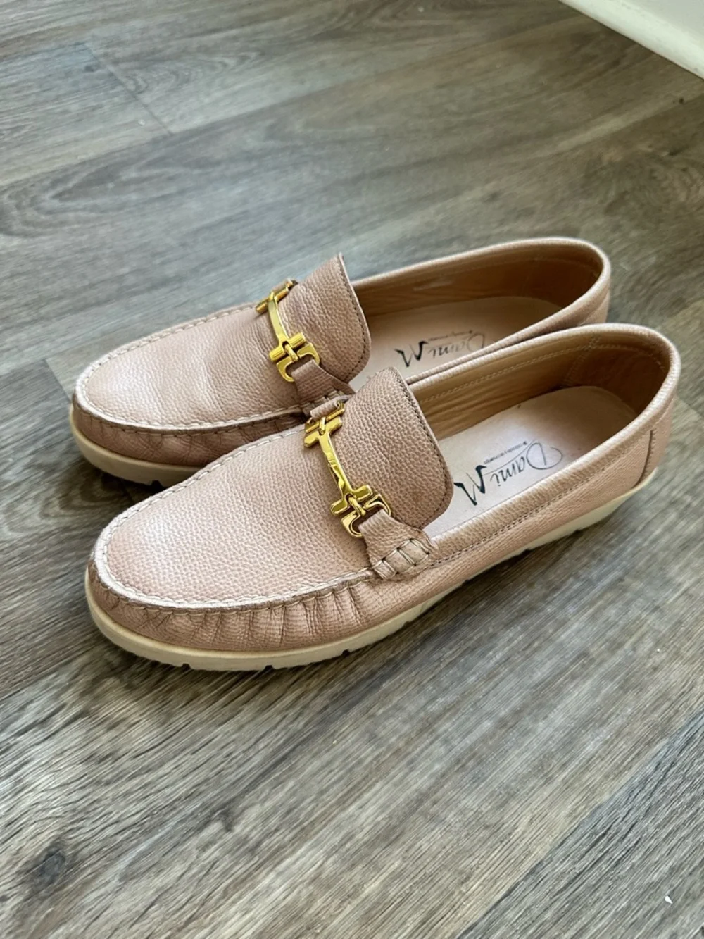 Dami M Beige Leather Loafers Size 9 Gold Bit Slip-On Comfort Flats - Picture 2 of 6